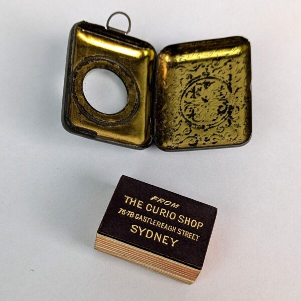 The Smallest English Dictionary in the World - Image 3